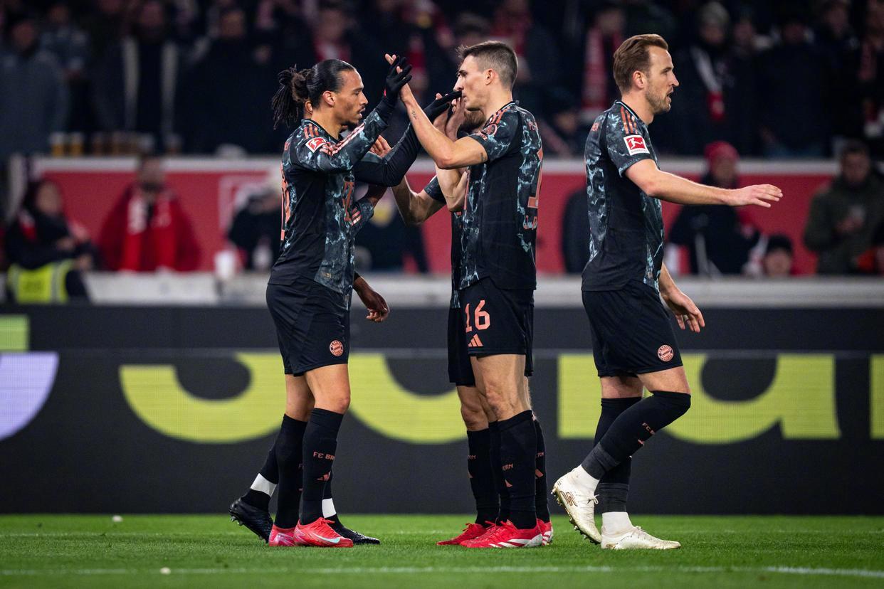 拜仁横扫里昂，特尔施特根统治全场