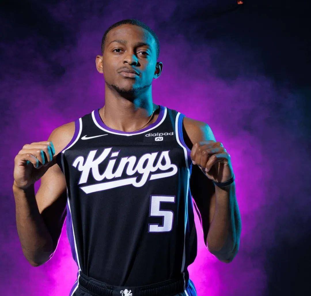 火箭强势美国男篮，福克斯高光表现