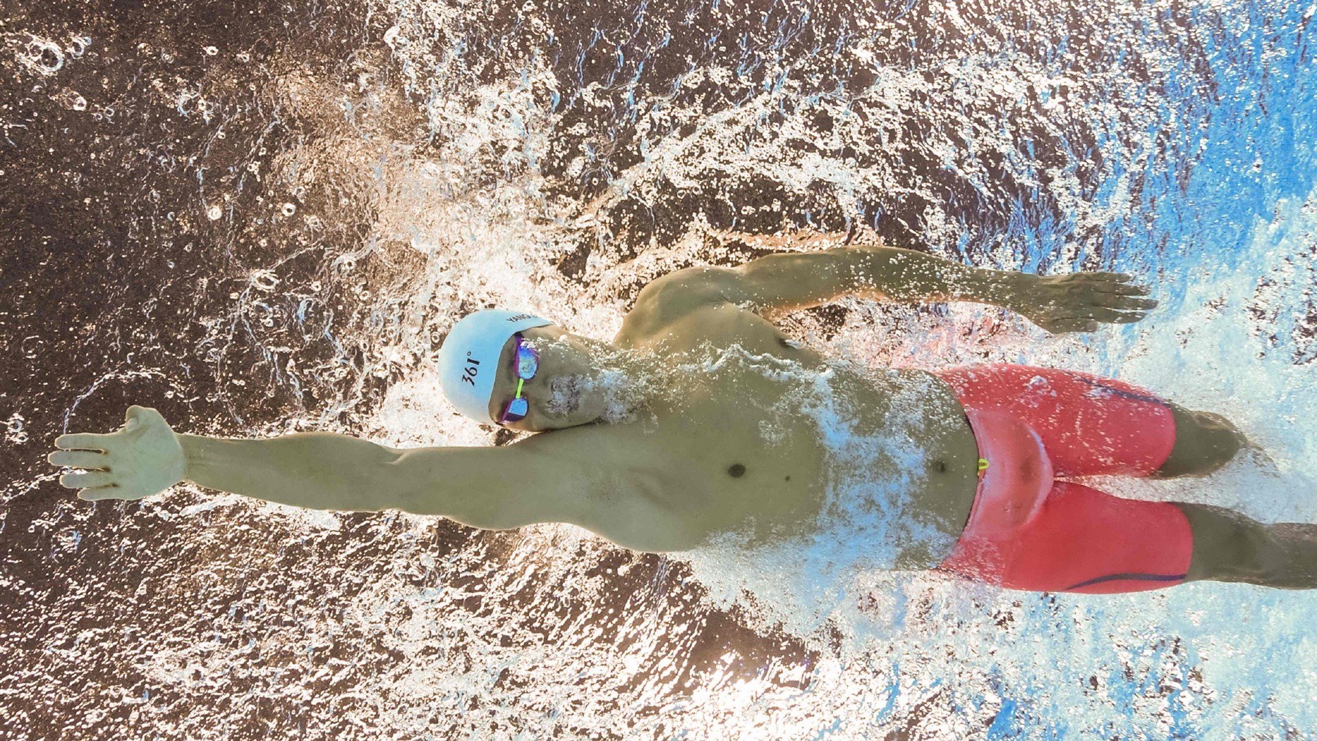 双星陨落之夜，孤月高悬，布克的第300记三分与无人同行的里程碑